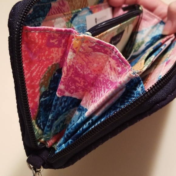 Vera Bradley Iconic Accordion Wristlet - Picture 4 of 7